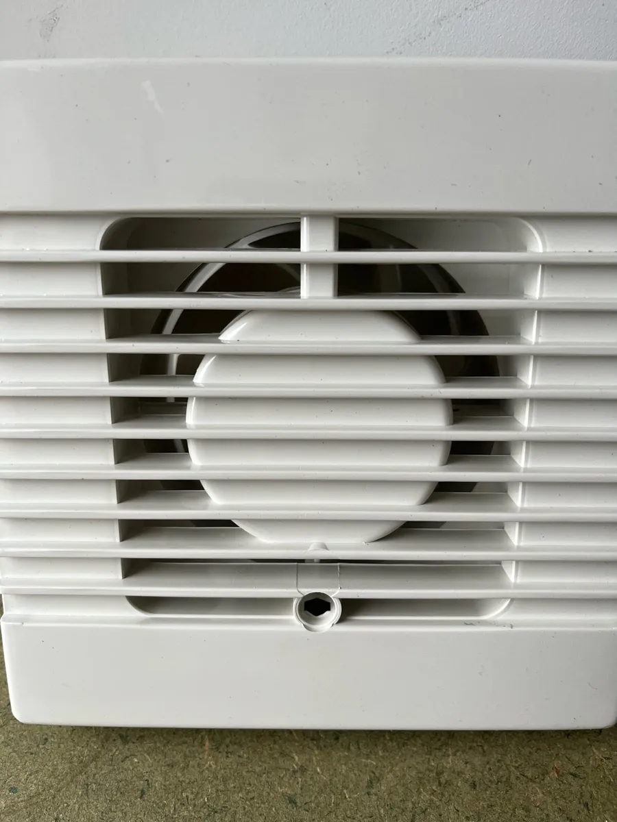 3 Intervent extractor fans - Image 1