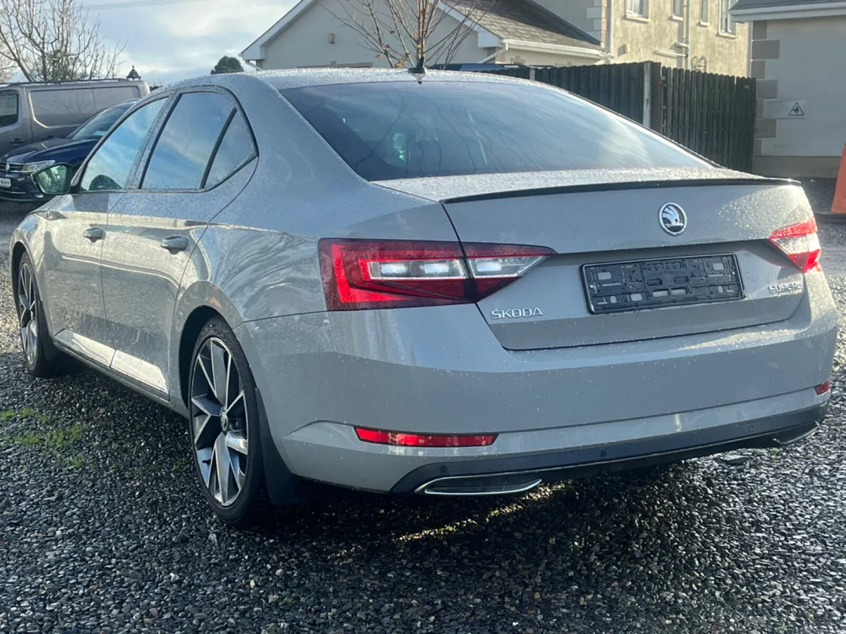 SKODA SUPERB 2.0 TDI SPORTLINE *NARDO GREY* - Image 4
