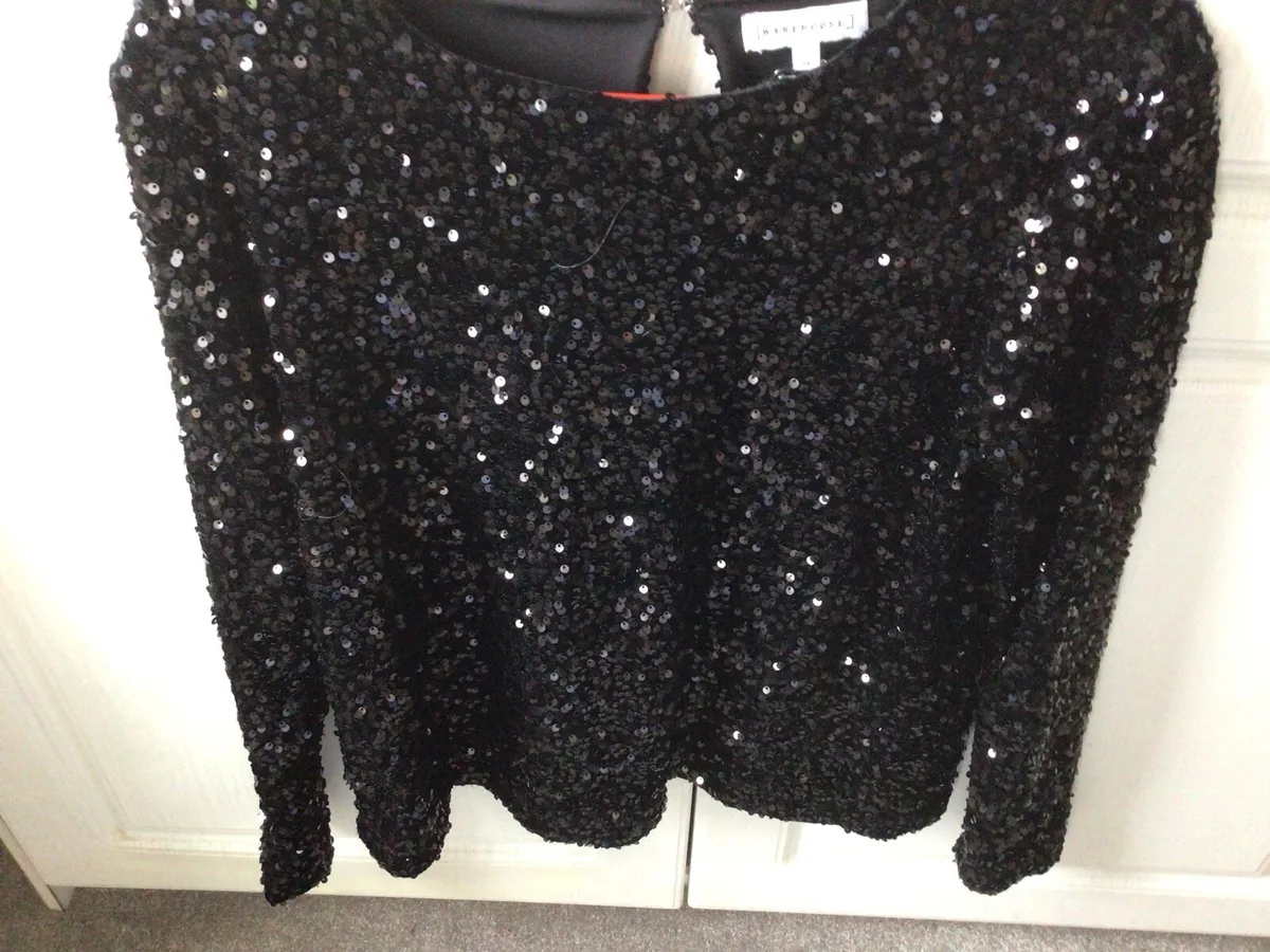 Ladies suit - Image 1