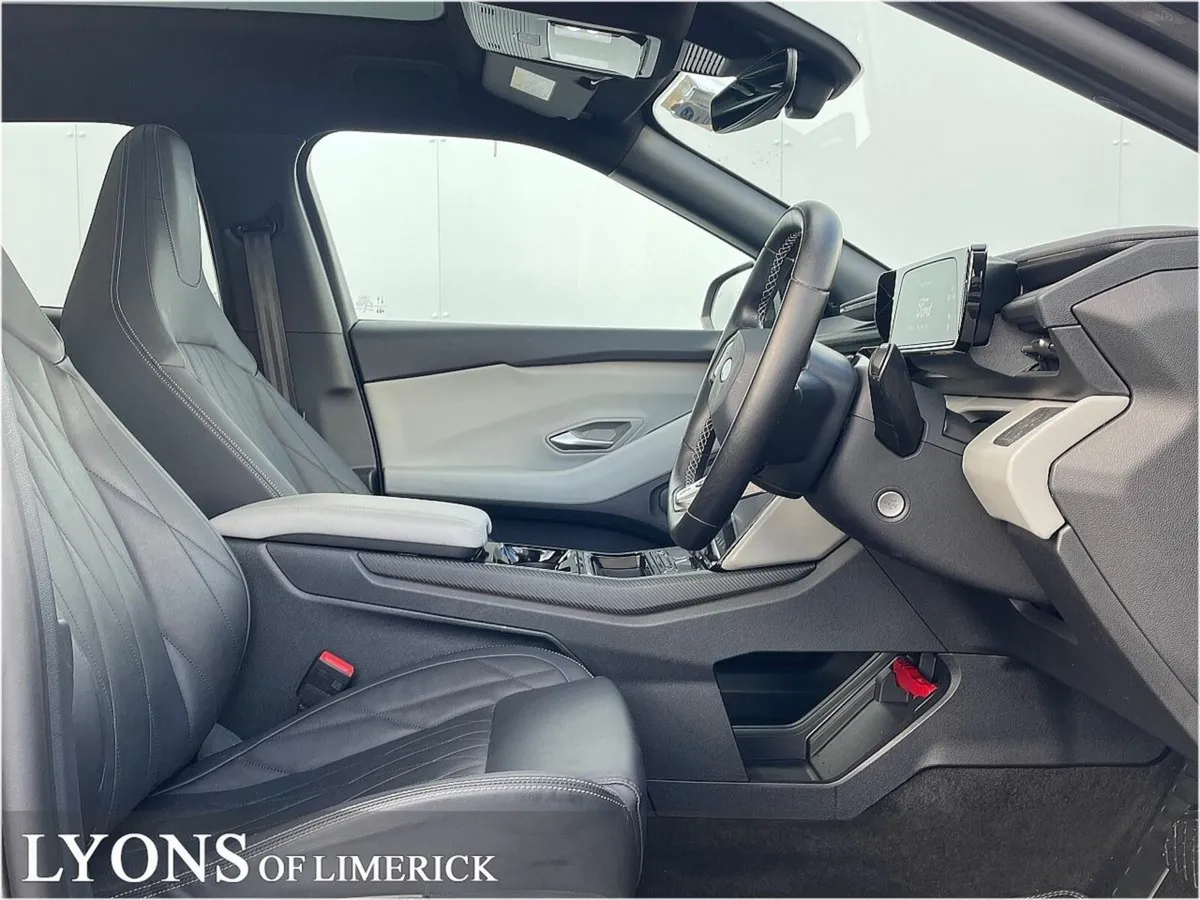 Ford Capri Premium 77kWh Extended Range - Image 4