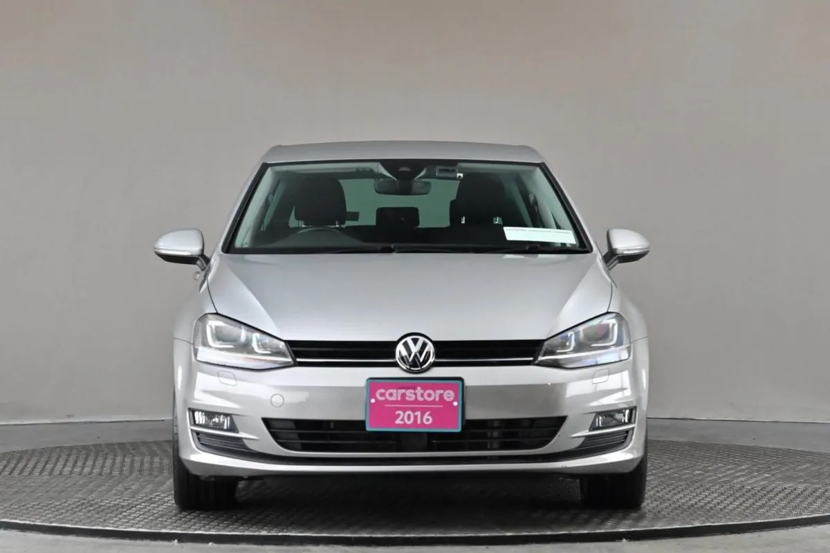 Volkswagen Golf 1.2 TSI DSG MK7 Comfortline  reve - Image 2
