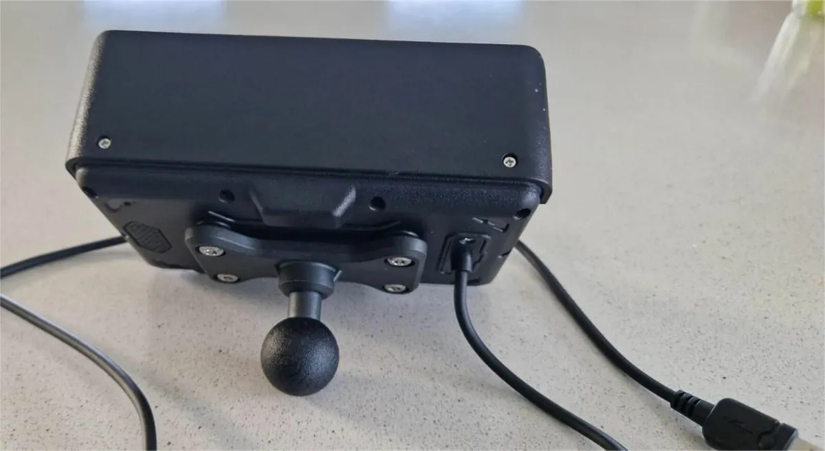 Schuberth C4 Pro Carbon XL, Sat Nav... - Image 3