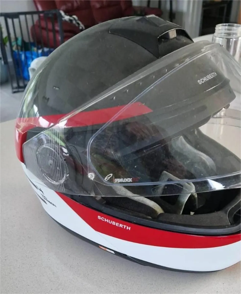 Schuberth C4 Pro Carbon XL, Sat Nav... - Image 4