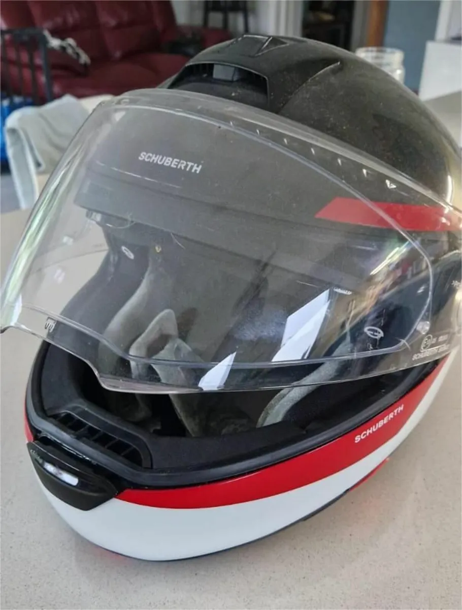 Schuberth C4 Pro Carbon XL, Sat Nav... - Image 1