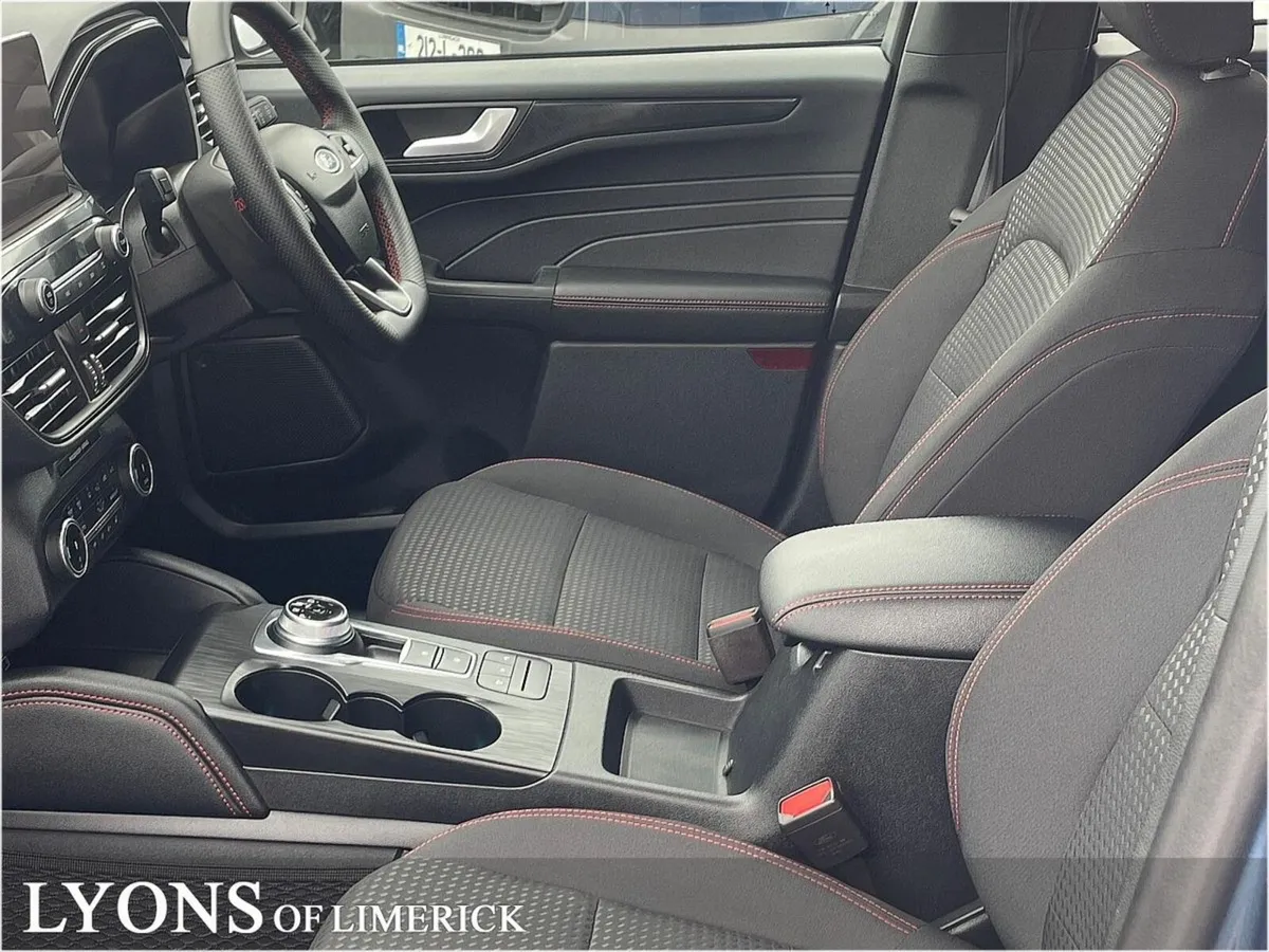 Ford Kuga 2.5 Duratec 225PS PHEV ST-Line Auto, €13 - Image 3