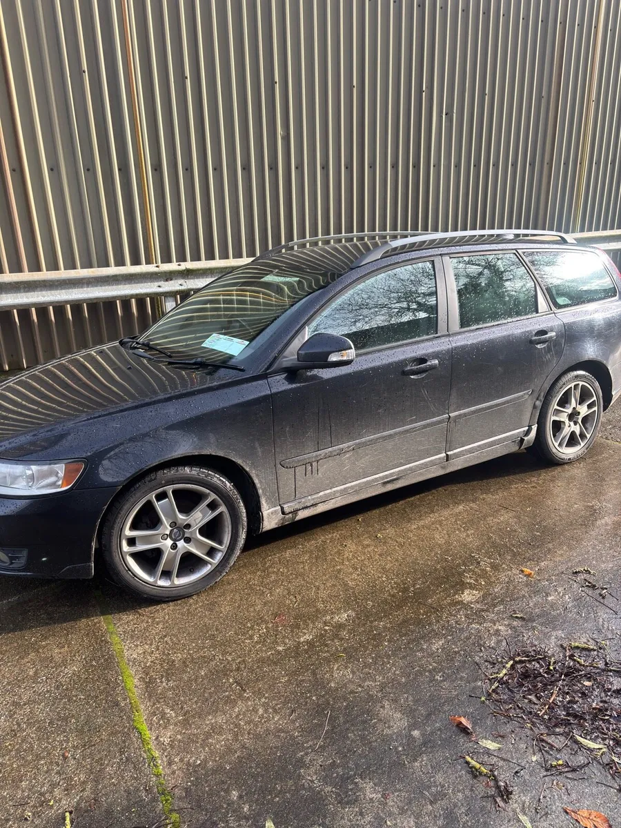 Volvo V50 - Image 2