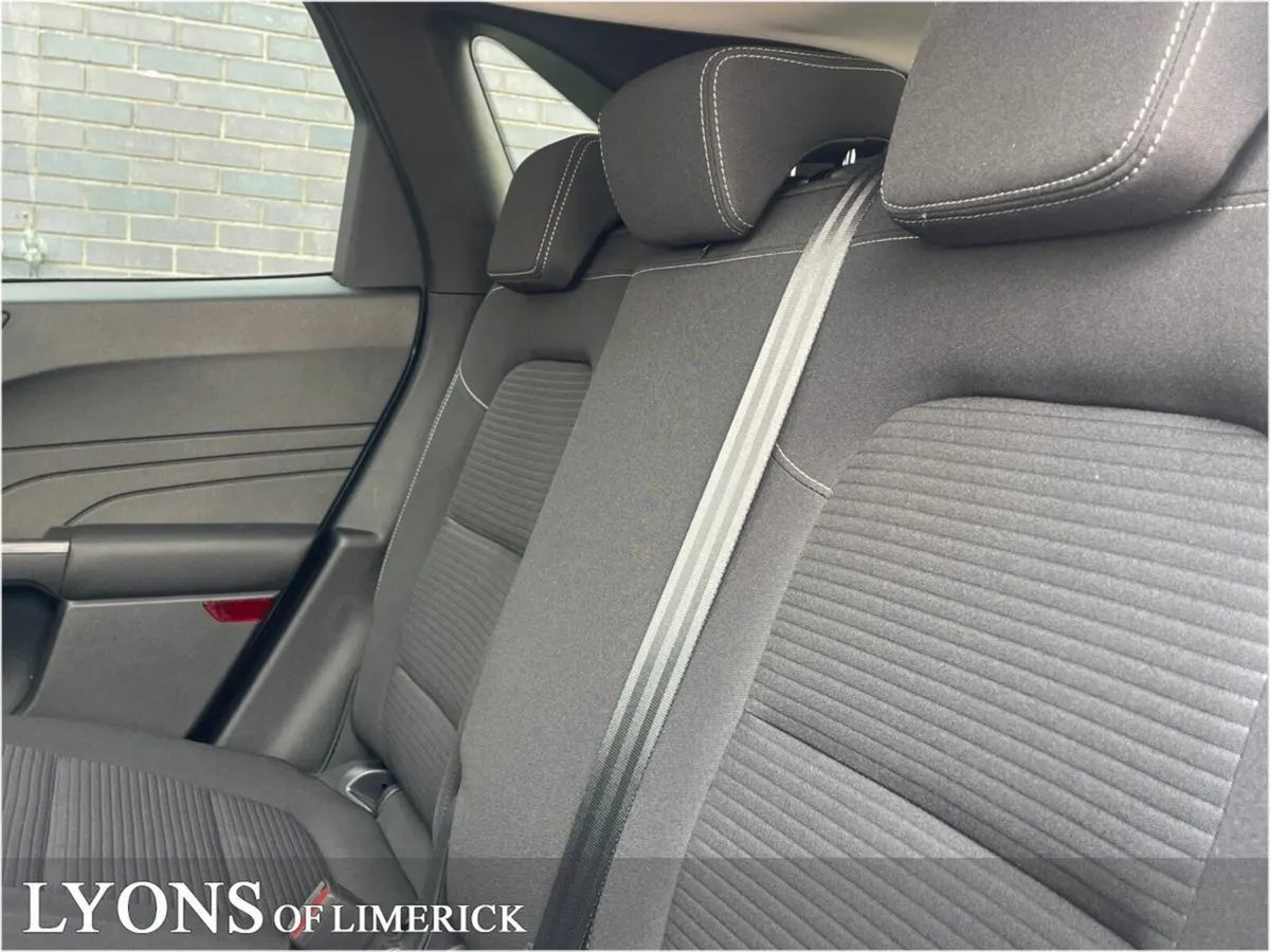 Ford Kuga 2.5 Duratec 225PS PHEV Titanium Auto - Image 4