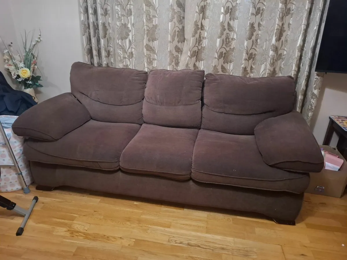 Suite of furniture - Image 1