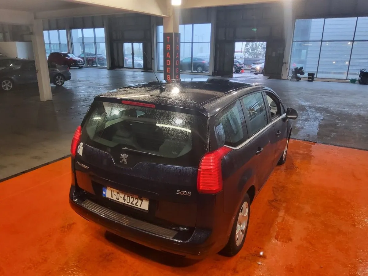 Peugeot 5008 1.6 HDI 112 BHP SX - Image 3