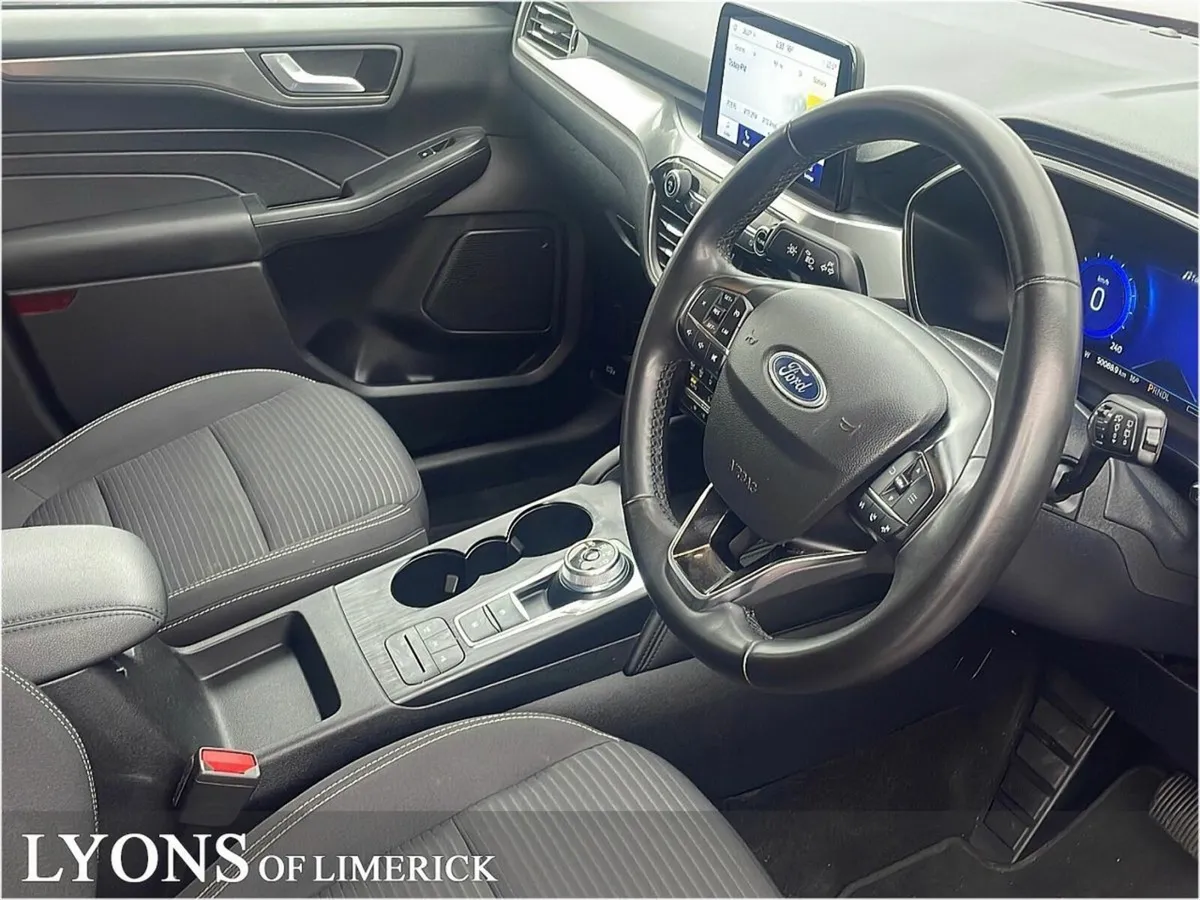 Ford Kuga 2.5 Duratec 190PS FHEV Titanium Auto - Image 3