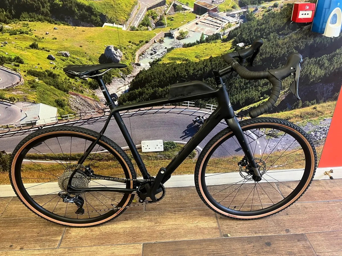 Fuji JARI 1.3 carbon gravel bike