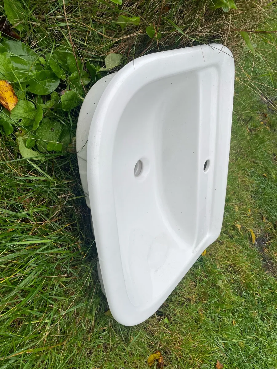 Bathroom basin - Image 2