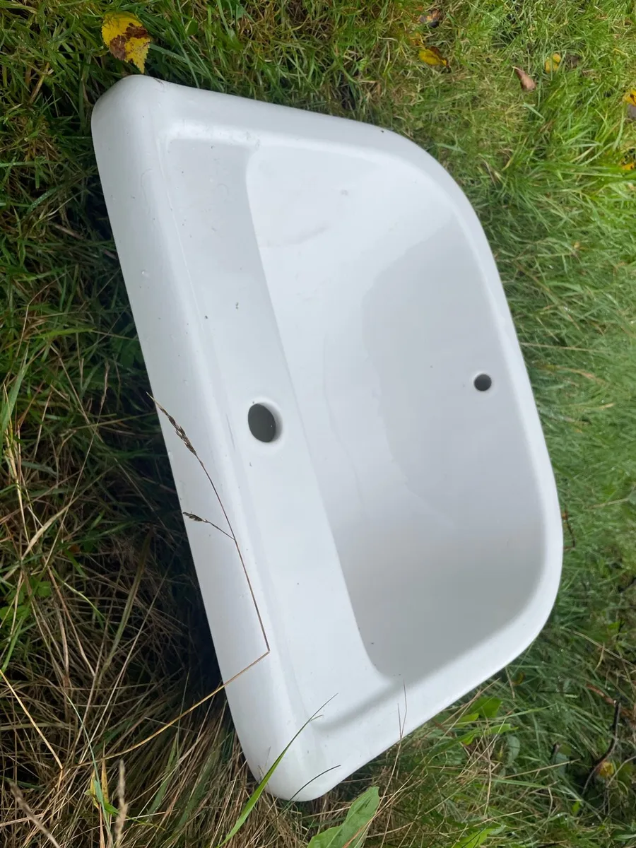 Bathroom basin - Image 3