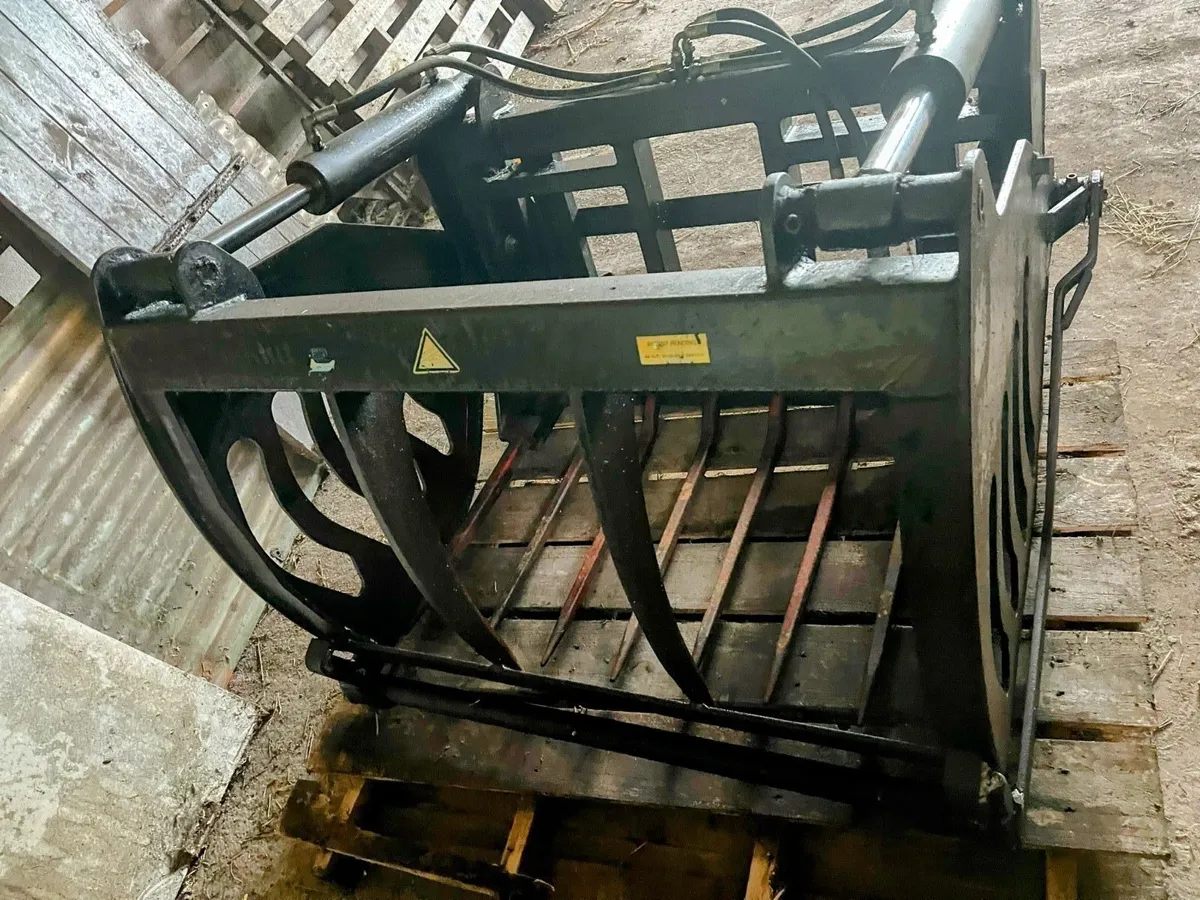 Quicke 4 foot Shear Grab - with euro brackets - Image 1