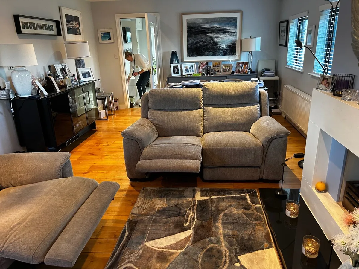 Suite of furniture - Image 1