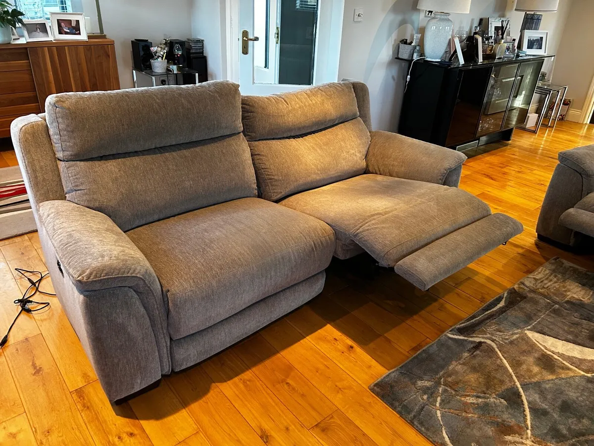 Suite of furniture - Image 2