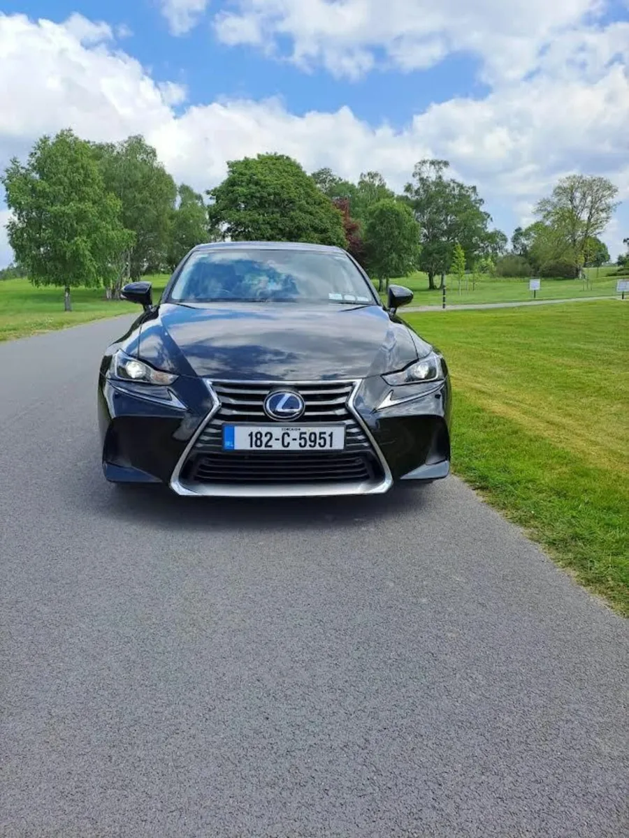 Lexus IS300  HYBRID 2018 - Image 2