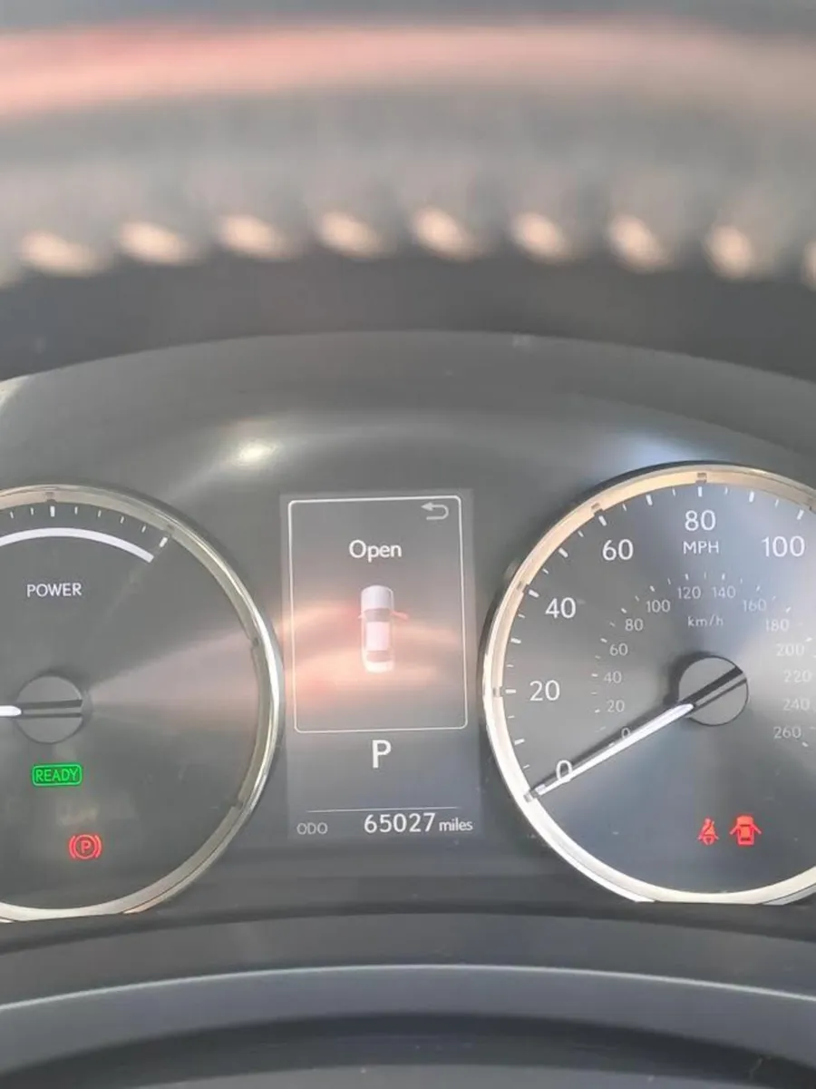 Lexus IS300  HYBRID 2018 - Image 3