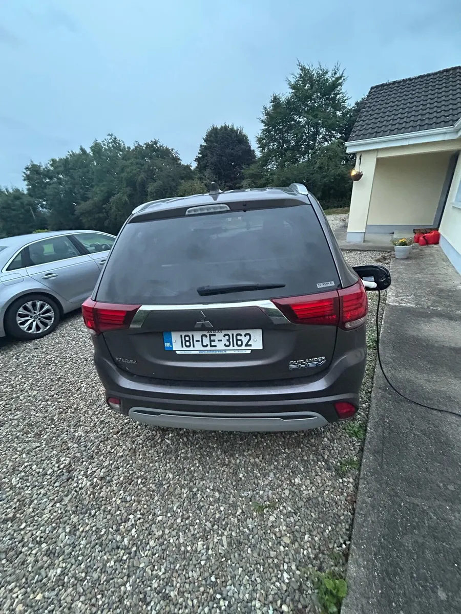 MITSUBISHI OUTLANDER AUTOMATIC PLUG IN HYBRID SUV - Image 2
