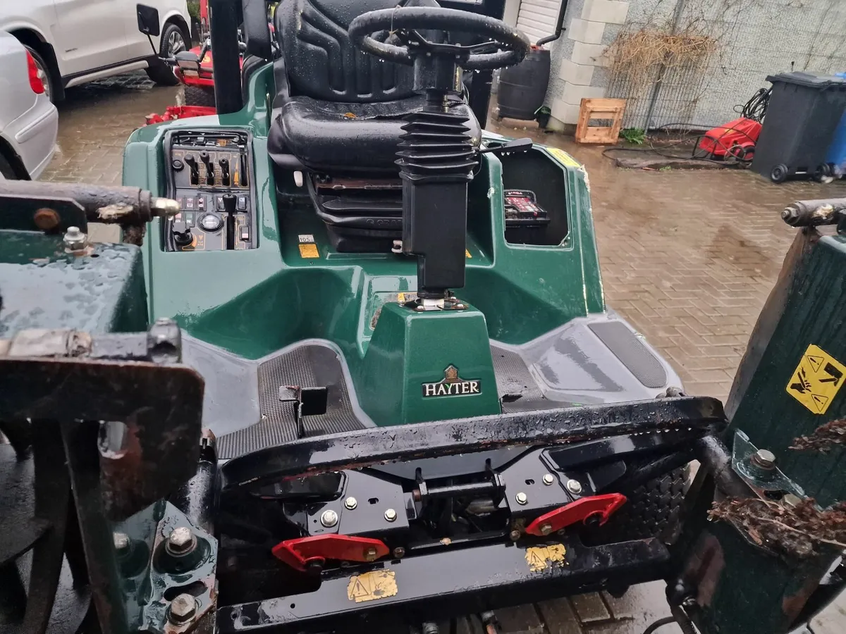 Hayter 35hp diesel reel ride on mower lawnmower - Image 3