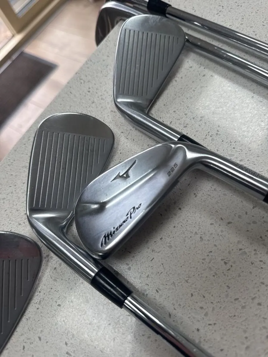 Mizuno Pro 225 4-Pw stiff steel modus 115 shaft - Image 1