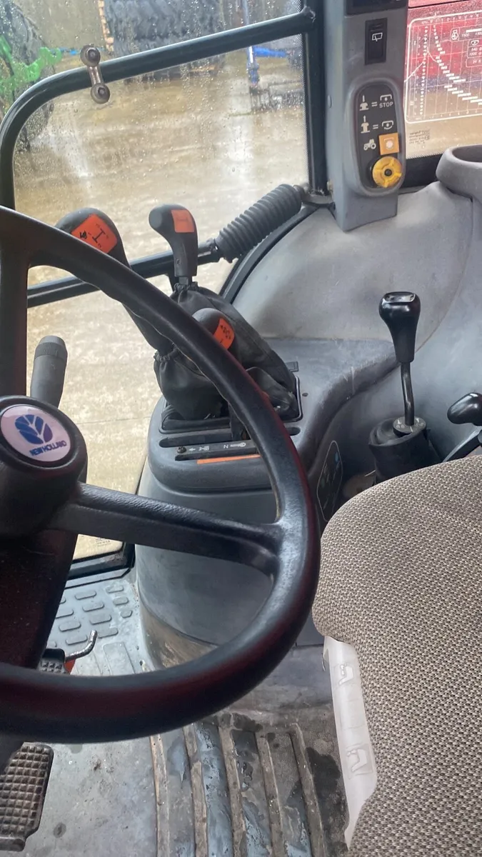 New Holland TS 100 - Image 2