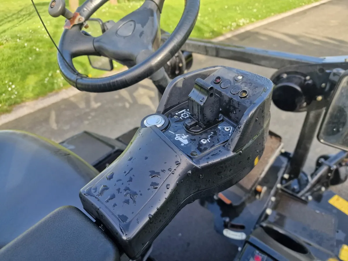 2019 Ransomes ride on mower lawnmower - Image 2