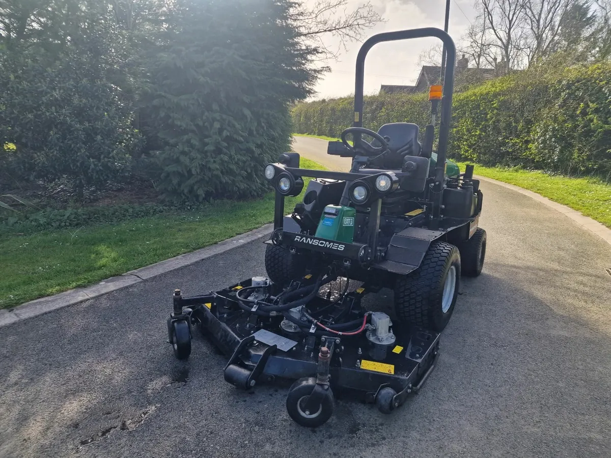 2019 Ransomes ride on mower lawnmower - Image 4