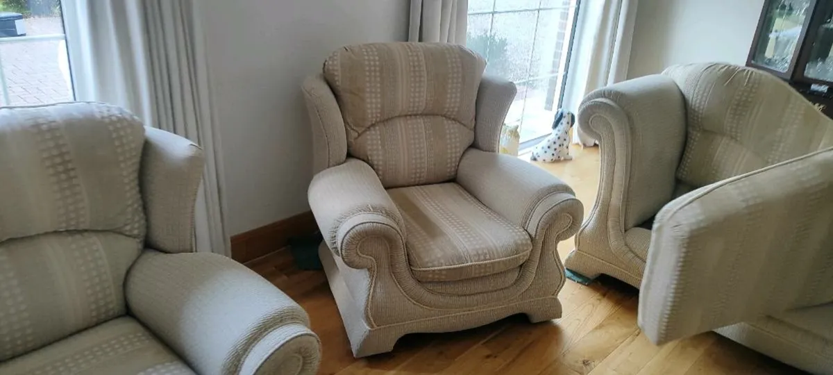 beautiful 3+2+1 sofa set - Image 4