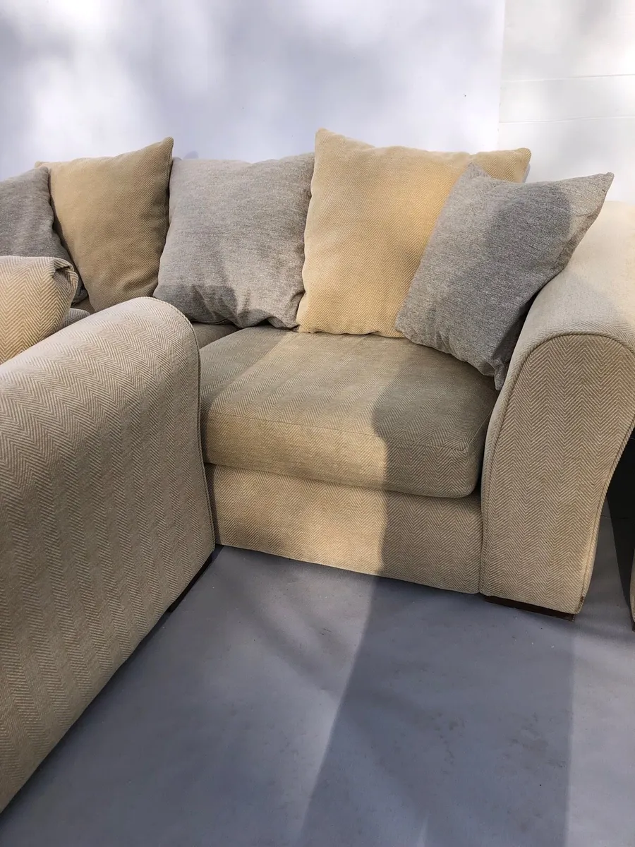 311. Suite - Image 3