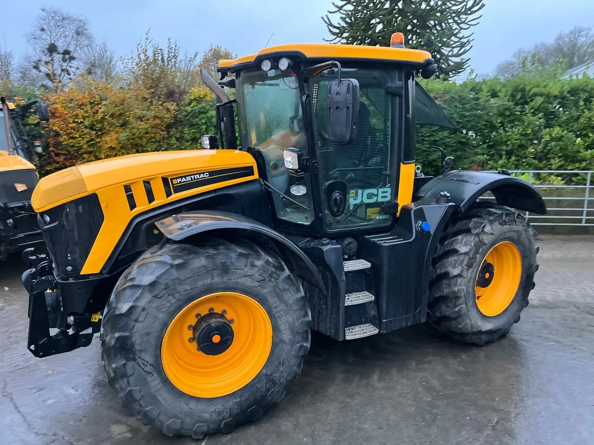 JCB Fastrac 4220 @  Russell Fastracc Lrd - Image 3