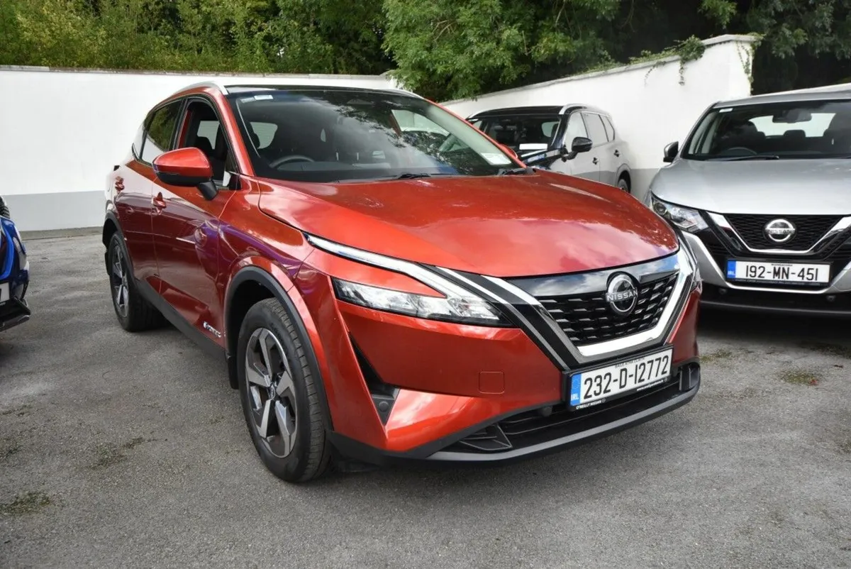 Nissan Qashqai ePOWER SV Pan roof & roof rails - Image 1