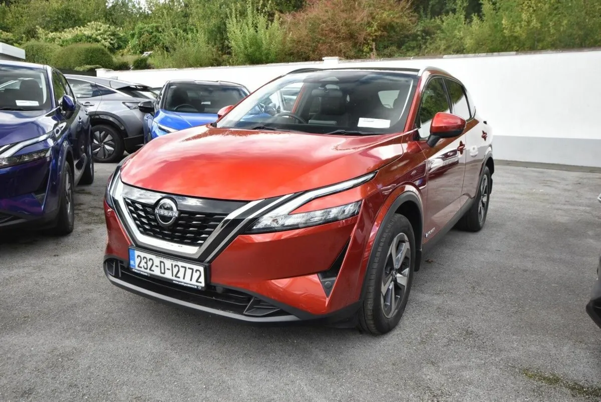 Nissan Qashqai ePOWER SV Pan roof & roof rails - Image 3