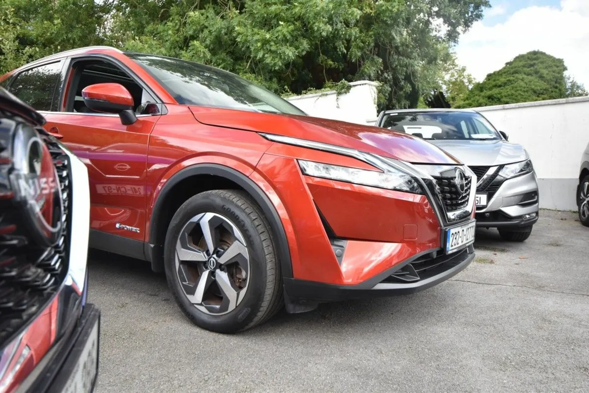 Nissan Qashqai ePOWER SV Pan roof & roof rails - Image 4