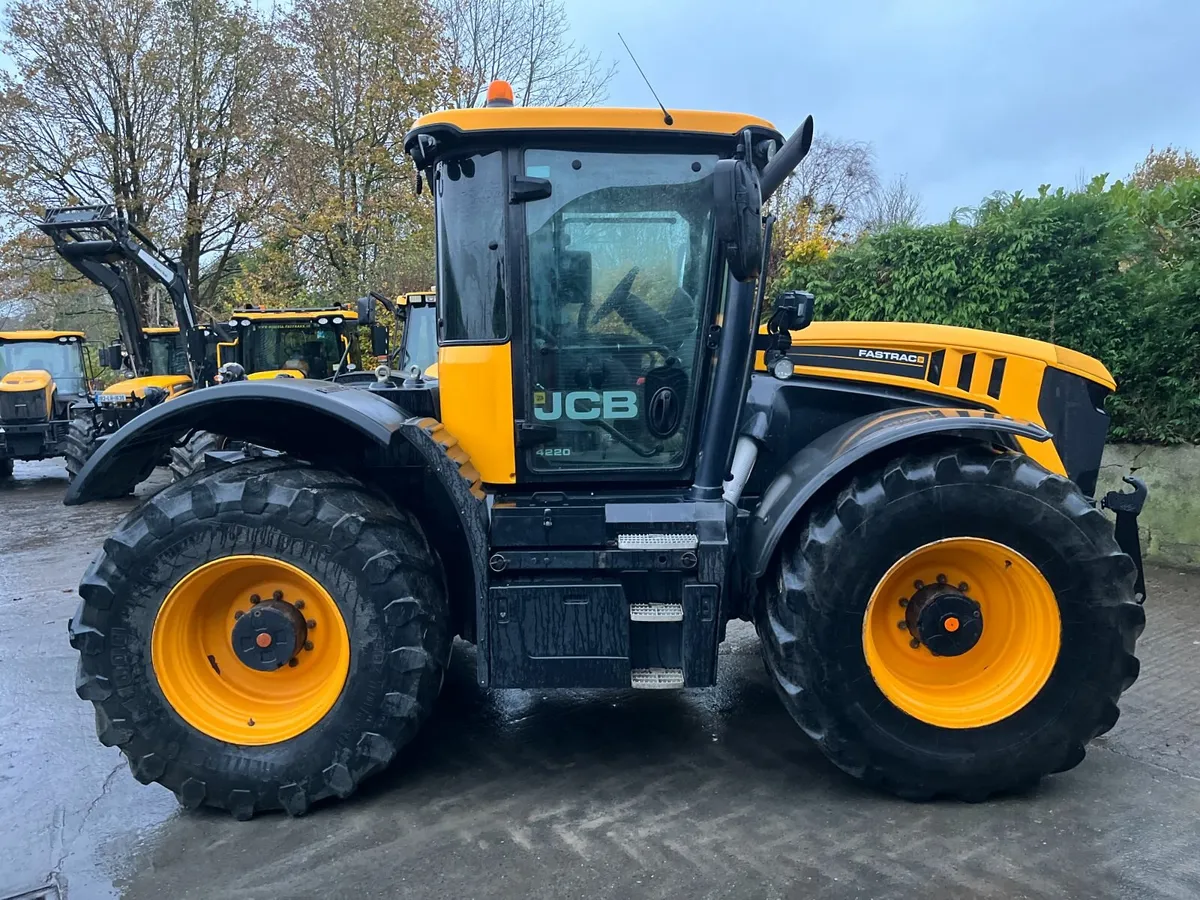 JCB Fastrac 4220 @  Russell Fastracc Lrd - Image 2