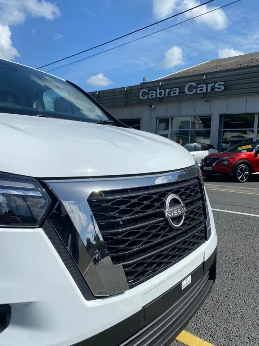 Nissan Primastar 9 speed AUTOMATIC. LWB 150hp Prem - Image 3