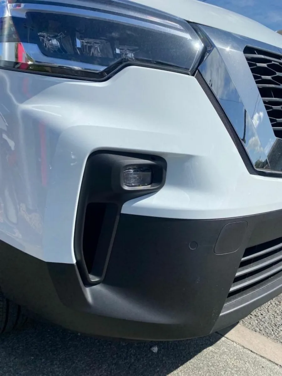 Nissan Primastar 9 speed AUTOMATIC. LWB 150hp Prem - Image 4