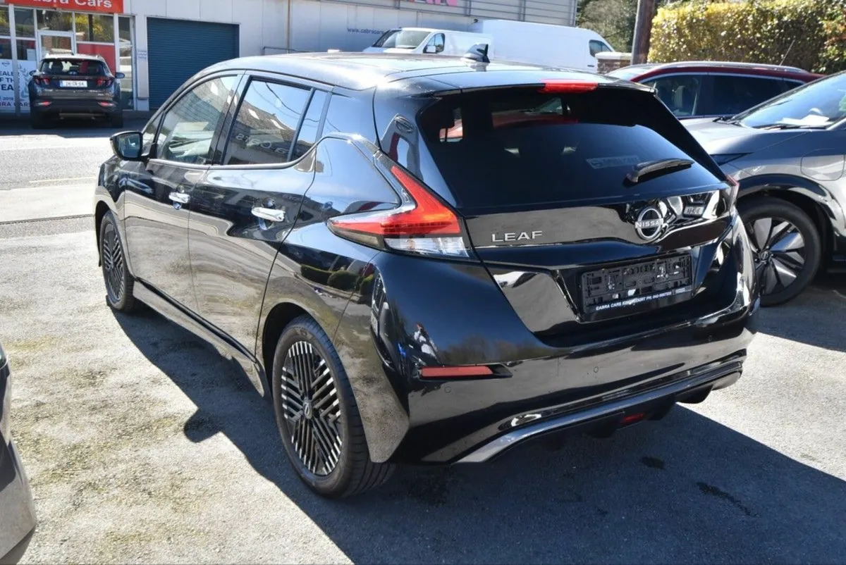 Nissan Leaf N-Connecta Electric 40kWh Auto - Image 4