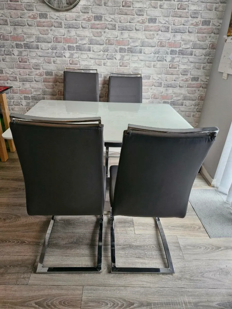 Dining table&chairs - Image 1