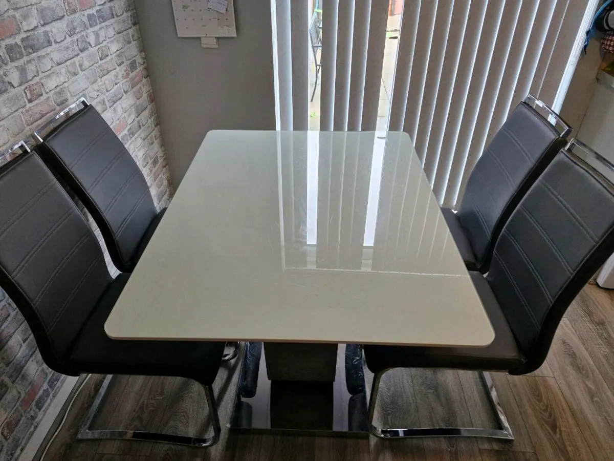 Dining table&chairs - Image 2