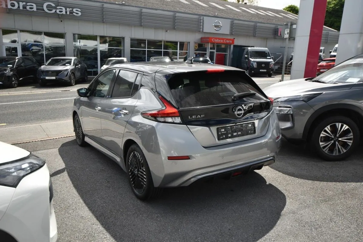 Nissan Leaf Tekna. Only 6,000kms. 242 reg. 40kw - Image 4