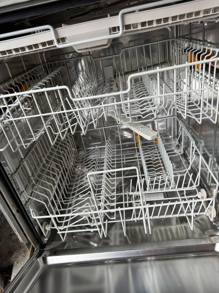 Miele Dishwasher for parts - some parts are new - Image 1
