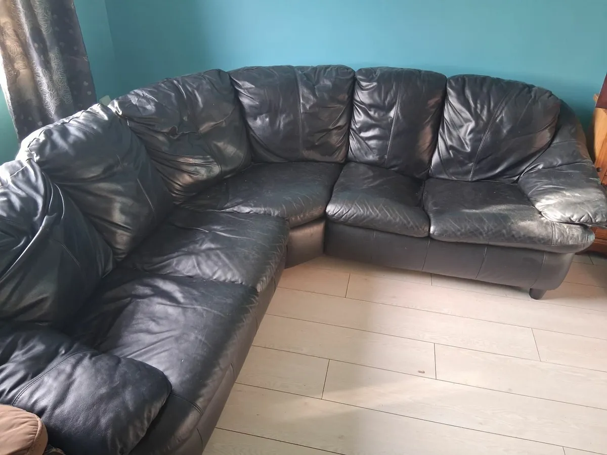leather L couch - Image 1