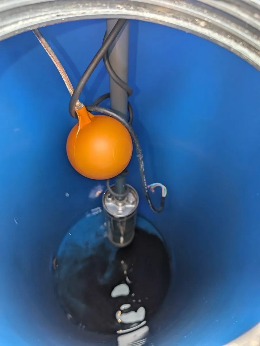 Water Tank and Submersible Pump - Image 4