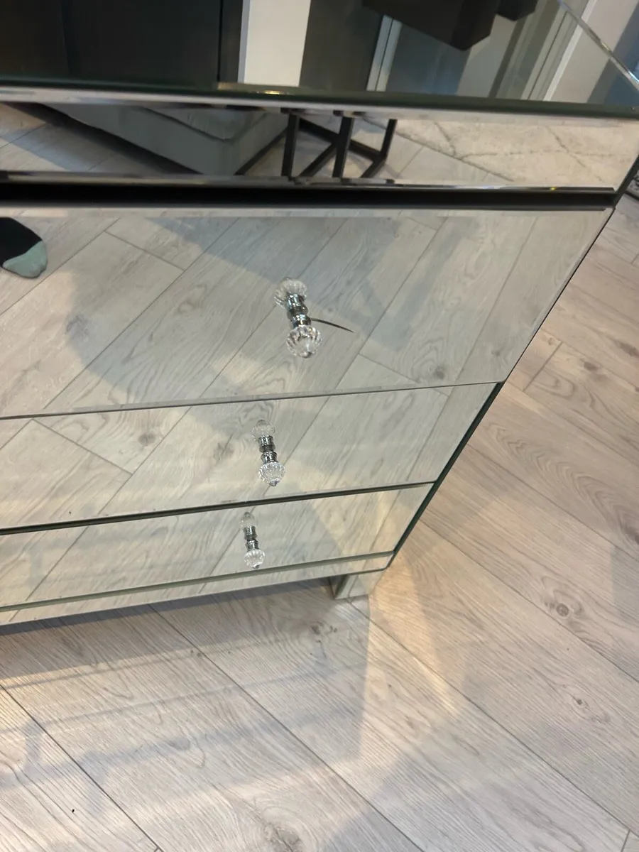 Chest of drawers - Image 2