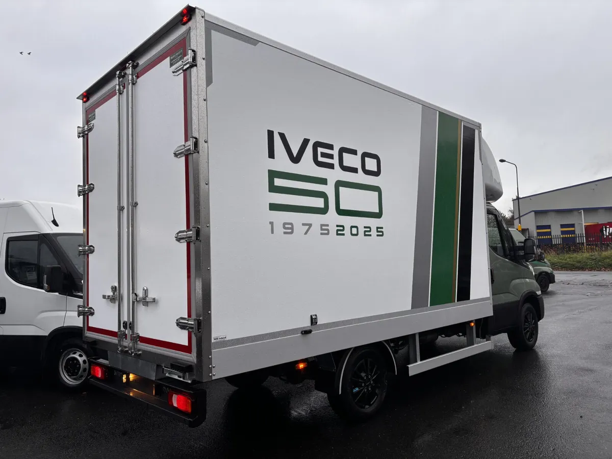 IVECO DAILY BOX BODY 3.0 AUTOMATIC - Image 3