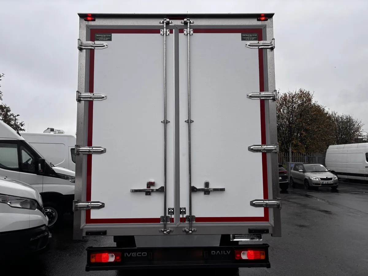IVECO DAILY BOX BODY 3.0 AUTOMATIC - Image 4