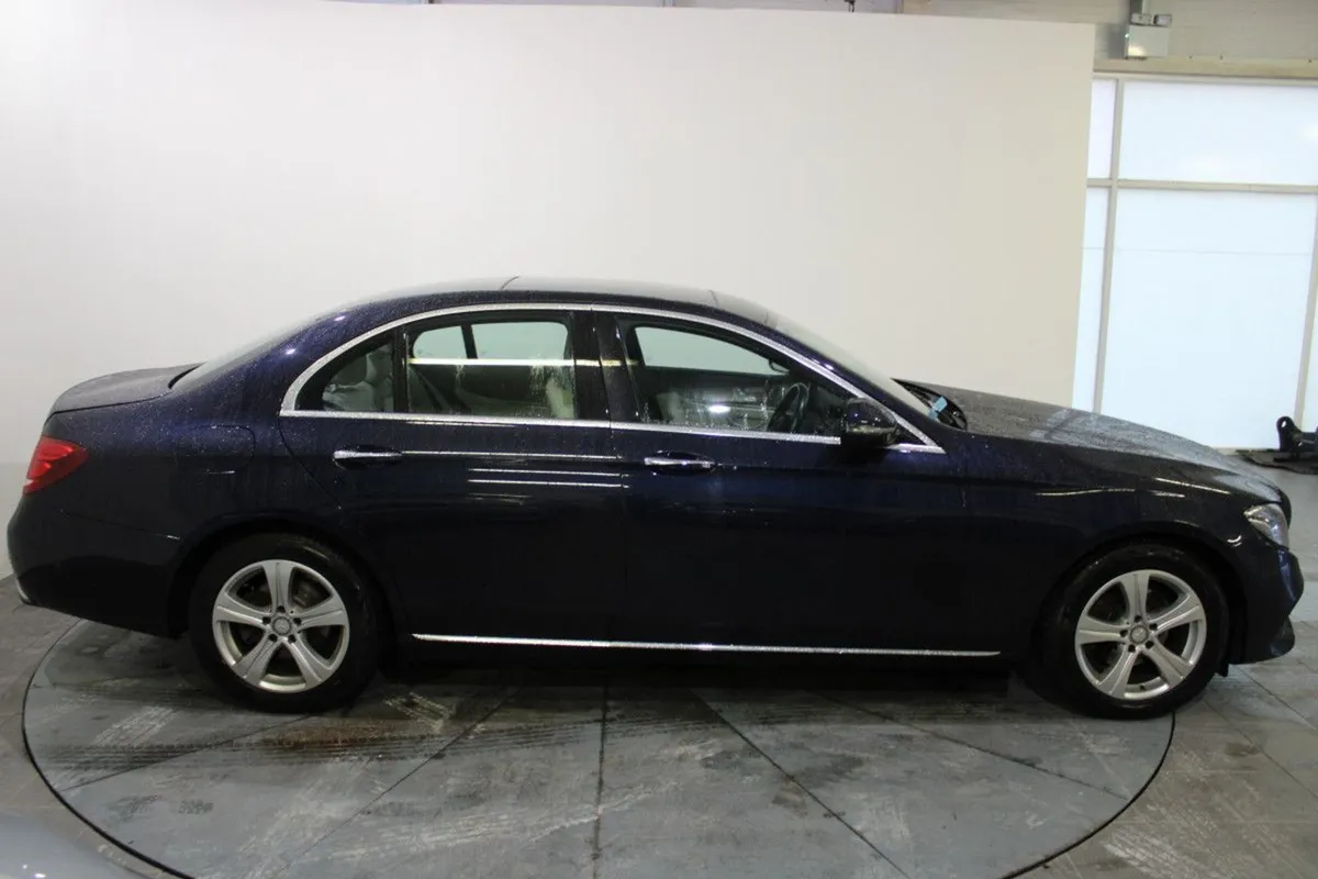 Mercedes-Benz E-Class E 200 D SE Premium A/T - Image 3