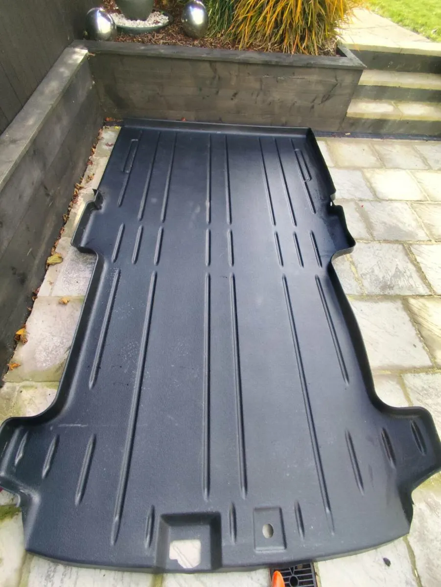 Ford transit custom LWB rear liner. 2021 plate.