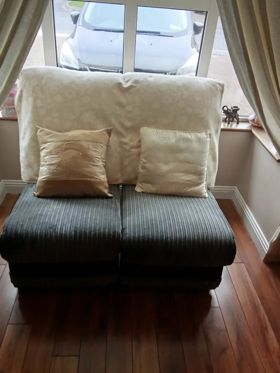 Two seater couch can be used separately two - Image 1